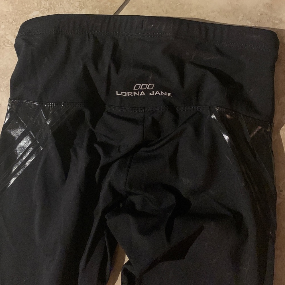 Lorna Jane black on black leggings XS